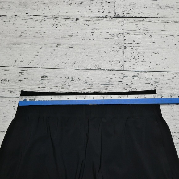 Athleta Shorts Womens Medium Black Cosmic Flutter Short Running Athletic Pockets - Picture 4 of 7